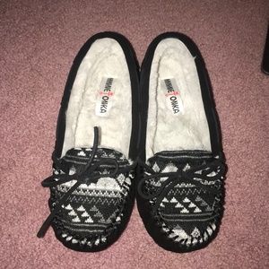 Black Minnetonka Moccasin